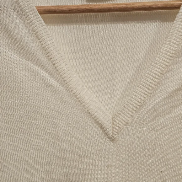 Cream V-Neck Sweater with Mouse Embroidery - Picture 5 of 11